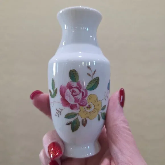 Vintage Made in China Miniature Flower Transfer Design White Vase - Picture 5 of 12